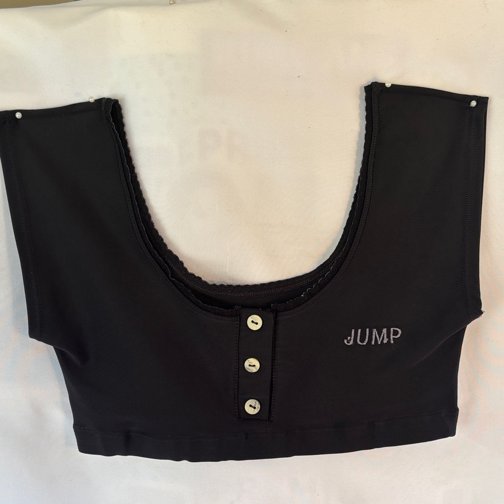 VINTAGE 1980โs BRAZILIAN BRAND โJUMPโ BLACK CROP TOP & SHORTS SET SIZE 8 - Picture 4 of 16